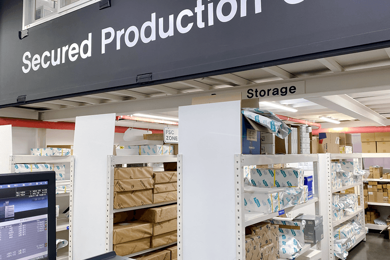 3_it보안_6_킨코스 보안제작지원센터 내부 창고 구역, 보안 인쇄물과 자재를 안전하게 보관하는 관리 시스템