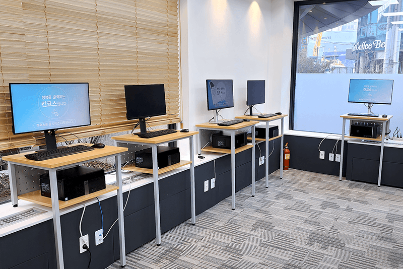 5_센터네트워크_15_킨코스 매장 내 고객용 PC 존, 출력 및 파일 편집이 가능한 셀프 스테이션 공간